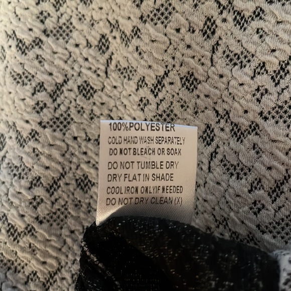 POCKETS! Papillon Vintage style faux lace print dress with great neckline - Picture 6 of 6